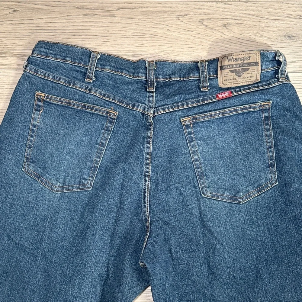 NEW! Wrangler Men's 36x32 Relaxed Fit Stretch Denim Blue Jeans with Flex